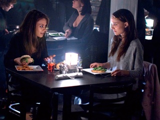 Мила Кунис лижет киску Натали Портман